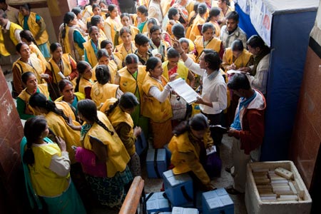 POLIO_TransitTeamIndia_450x300